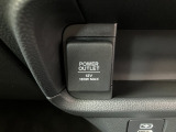 ホンダセンシング装着車となっております。衝突軽減ブレーキ、誤発進抑制機能、歩行者事故低減ステアリング、路外逸脱抑制機能、アダプティブクルーズコントロール、車線維持支援システム他、8つの機能で幅広く支援