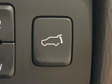 【パワーバックドア】スマートキーや運転席のボタンを押すだけでリアゲートが自動で開閉します!荷物を持っている時や、高い位置にあるバックドアを閉める際に便利な機能です♪
