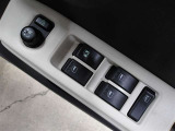 運転席から左右のドアミラーの開閉が可能です♪駐車場でのドアミラーの折り畳みが簡単です♪