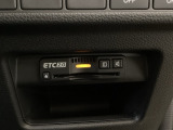 ハンドルの右下にETC2.0がついています。高速道路の料金所の通過も楽々です!。 カードの取り出しもしやすい場所についています。