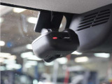 ◆ドライブレコーダー◆映像・音声などを記録する自動車用の装置です。 もしもの事故の際の記録はもちろん、旅行の際の思い出としてドライブの映像を楽しむことができます。