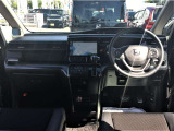 【前方視界】開放的な前方視界!運転がしやすく疲れにくいです♪窓が大きく、見通しがとっても良いおクルマですよ♪