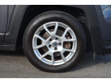 フロント・リア 215/60R17 燃費にも優しく経済的なタイヤサイズで御座います。
