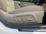 運転席は10WAY、助手席は8WAYの電動シートです。運転席は腰部も調整可能なランバーサポート付き♪