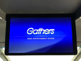【後席用プルダウンモニター】後ろに乗車している人を飽きさせません♪ テレビやDVDビデオを見ながら楽しいドライブを♪使わない時は格納できますので、ジャマになる事もありません♪