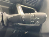 【オートライト】周りの明るさに応じて自動でヘッドライトの点灯・消灯ができる機能です!ライトの付け忘れ・消し忘れなどが無くなり、雨の日や夕方の走行も安心!トンネル通過時も便利ですね♪