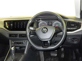 運転の際、常に目にする部分だけにシックで飽きのこないデザインが良いですね。