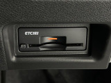 【ETC2.0(DSRC)】ETCカードを挿入すれば料金所はノンストップで通過できます。ETC限定の割引や、高速道路の情報提供サービスを利用できます。