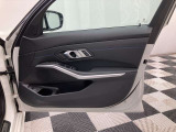 遠方のお客様大歓迎です。お気軽にお問い合わせ下さいませ。全国各BMW正規販売店で保証サービスを受けられるようご納車させて頂きますますのでご安心下さいませ!