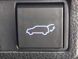 【パワーバックドア】スマートキーや運転席のボタンを押すだけでリアゲートが自動で開閉します!荷物を持っている時や、高い位置にあるバックドアを閉める際に便利な機能です♪