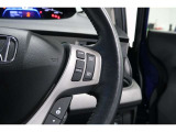 ハンドル右側にはクルーズコントロールのスイッチが装備され運転中の操作も安心して行えます!
