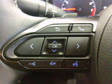 ステアリングスイッチ付!運転中も目線を動かす事無く音量等の操作可能!