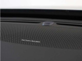 【harman/kardon】世界のオーディオファン垂涎のプレミアムサウンドシステムを搭載。原音に近い音場空間を忠実に再現。乗る人すべてに最良の音響体験を提供します。