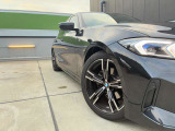 【BMWの伝統】BMWのお車は、“駆け抜ける歓び”を意識し、走行の安定性とコーナリングの良さを追求し、思い通りにハンドルの操作可能です。