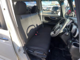 運転席シート廻りは使用感も少なく、良好な状態となっています。丁寧に使われていたことがよくわかりますね。