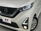 【LEDヘッドライト】悪天候や夜間走行時も良好な視界を確保し安心して運転できる高輝度LEDヘッドライトを装備!点灯速度が早く、消費電力も抑えられています。