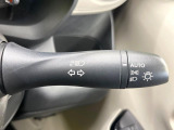 【オートライト】周りの明るさに応じて自動でヘッドライトの点灯・消灯ができる機能です!ライトの付け忘れ・消し忘れなどが無くなり、雨の日や夕方の走行も安心!トンネル通過時も便利ですね♪