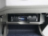 料金所もスムーズに通過、もちろん料金もリーズナブルに利用できるETC車載器が装備されています。