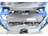 ボンネットの中の ユーティリティボックス ルーフ使用時は 小物入れに