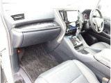 高品質カークリーニング ピカピCar 外装・内装、岐阜トヨペットの専門スタッフがシートもカーペットも綺麗に洗浄済み!プロの仕上げを是非ご確認下さいませ。