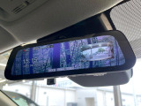 【デジタルインナーミラー】後席の大きな荷物や同乗者で後方が確認しづらい時でも安心!カメラが撮影した車両後方の映像をルームミラー内に表示。クリアな視界で状況の確認が可能です!