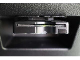 ボイスタイプのETC搭載。高速道路出入口もスマートに通過! 今やマストアイテムですね。納車前には使用できるようにセットアップをさせていただきます。ETCカードの取扱もしておりますのでご相談ください。