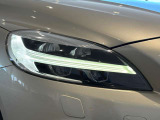 LEDヘッドライトは北欧神話でのトールハンマーがスタイリッシュなデザイン性となっており他車を魅了します。