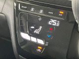 【オートエアコン】一度お好みの温度に設定すれば、車内の温度を検知し風量や温度を自動で調整。暑い…寒い…と何度もスイッチ操作をする必要はありません。快適な車内空間には必須の機能ですね♪