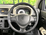 インテリアに合わせたデザインのステアリングは、運転される方のことも考え、運転しやすい形状、大きさです。是非一度、実際に触ってお確かめください。