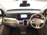 【前方視界】開放的な前方視界!運転がしやすく疲れにくいです♪窓が大きく、見通しがとっても良いおクルマですよ♪