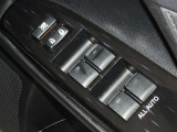 電動格納式ドアミラー・パワーウインドウを装備してます。
