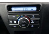 ★エアコンはオートタイプが装着済みです!オートモードにしておけば、車内温度を設定するだけで風の料や吹き出し口の切り替えを機械が行ってくれます!一年中快適な環境を作れますよ♪