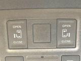 【両側パワースライドドア】スマートキーや運転席のスイッチで後席両側スライドドアの開閉が可能♪電動だから力を入れてドアを開ける必要が無く、小さなお子様でも簡単に開け閉めでき快適です♪