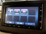 CD、Bluetooth、AM、FM、スマートフォン接続ができます。