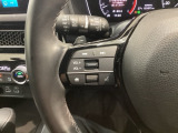 ステアリングにオーディオ操作スイッチが付いています。オーディオ画面に直接タッチしなくても操作が出来ますので、運転に集中できます。