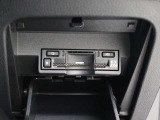 路上に設置されたインフラ設備との双方向通信を行うETC2.0ユニットを搭載!高速道路の進行先の渋滞情報や、停止車両などを画面表示や音声で提供します。