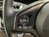 ステアリングスイッチがついていますので、オーディオのチャンネル変更、ボリューム、ジャンル変更が操作可能です。ハンドルから手を離さず安全に操作できます。