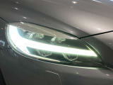LEDヘッドライトは北欧神話でのトールハンマーがスタイリッシュなデザイン性となっており他車を魅了します。