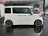 当社は輸入車・国産車の正規ディーラーも運営しており、指定整備工場・認証工場を取得しております。納車前、納車後の点検・車検もお任せください!