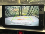 【バックカメラ】駐車時に後方がリアルタイム映像で確認できます。大型商業施設や立体駐車場での駐車時や、夜間のバック時に大活躍!運転スキルに関わらず、今や必須となった装備のひとつです!