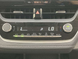 オートエアコンは温度を設定するだけで、自動で風量などを設定してくれます。運転しながら操作も必要ないので、安全性も向上します。