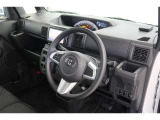 【運転席&助手席】シートは黒を基調にしたスタイリッシュなデザインです。クリーニング済みですので清潔感があり気持ち良く乗っていただけます♪