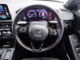 ハンドル左側にはオーディオ操作が出来るオーディオリモートコントロールスイッチ、右側にはHonda SENSINGとオートクルーズコントロールのスイッチを装備!