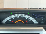 センターメーターを採用しております^^視線の移動が少なく、より安全な運転ができますね!