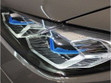 BMWの伝統の丸目4灯ヘッドライトでございます。LEDライトで視認性もよく明るく安全性の向上につながります。