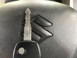 【キーレス】少し離れた場所からでもボタン一つでドアの開錠・施錠ができるのでとっても便利!ドアの鍵穴周りに傷をつけることもありません♪
