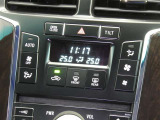 【オートエアコン】車内温度を感知して自動で温度調整をしてくれるのでいつでも快適な車内空間を創り上げます!どの席に座っても快適なドライブが楽しめます♪