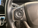 ステアリングにオーディオ操作スイッチが付いています。オーディオ画面に直接タッチしなくても操作が出来ますので、運転に集中できます。
