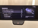 ハンドル操作をアシストすることにより車線からの逸脱回避を支援します。
