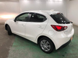 正直後席は狭いです。けれどトヨタのヤリスも狭いです。欧州向けのコンパクトカーはだいたいこのパッケージですよね。走りの良さを優先した結果なのだと思います
